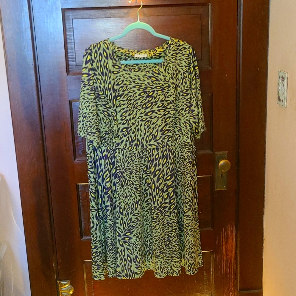 Casual knit dress with a black/purple/green leaf design